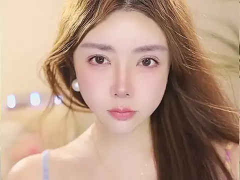 Изображение секс-шоу модели Qiaoqiao__ Изображение секс-шоу модели Qiaoqiao__