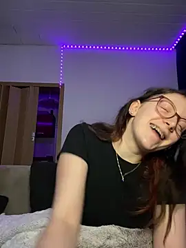 YoungLisaa18's sex show image