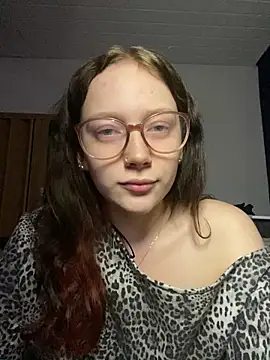 YoungLisaa18's sex show image