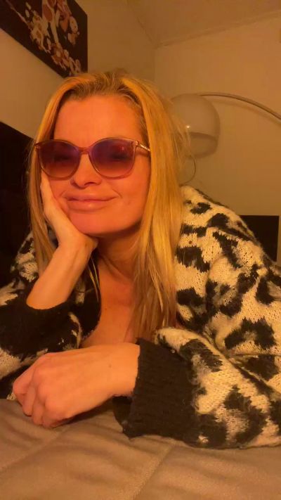 Sexshow-Bild von BlondandCurvy