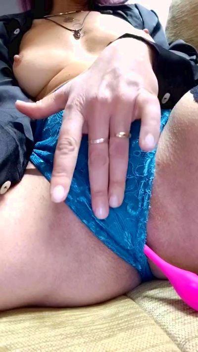 Caledoniax2's sex show image