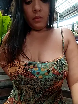 Julieth_hot-69's sex show image