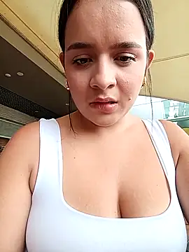 Julieth_hot-69's sex show image