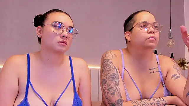 Изображение секс-шоу модели naughtylesbians__