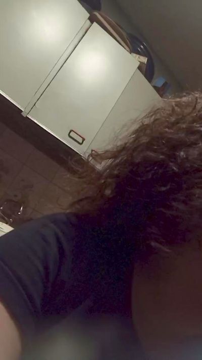 Luzz21's sex show image