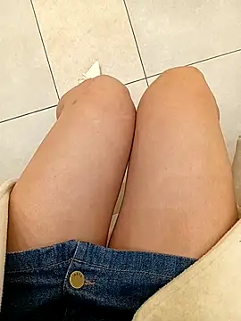 Baby-Linh's sex show image