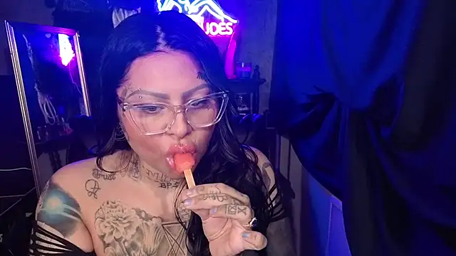 chicanachic13's sex show image