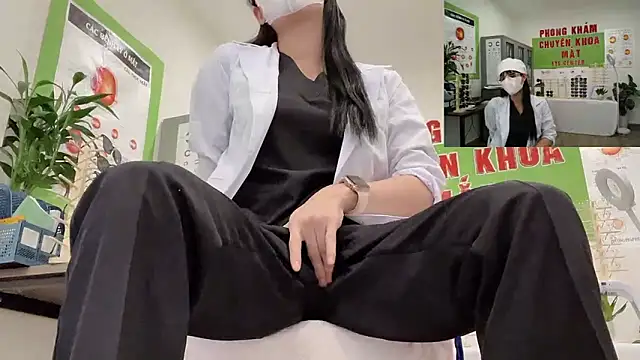 Sneaky_Cumshoot's sex show image