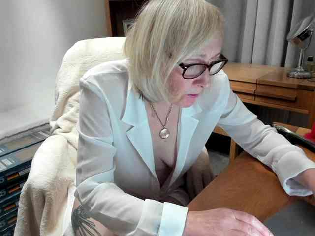 Victoria68xx's sex show image