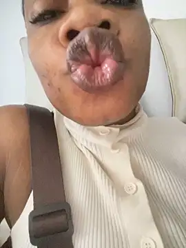 _yisela_'s sex show image