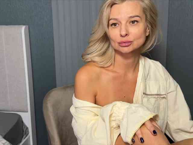 Sexshow-Bild von -Molly- Sexshow-Bild von -Molly-