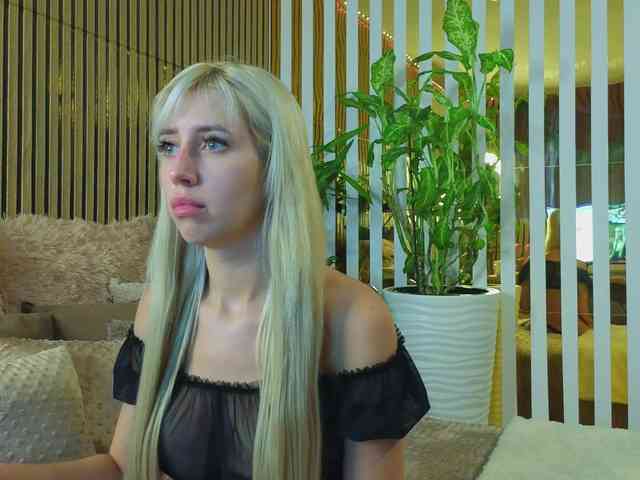 MiaLiaHot's sex show image