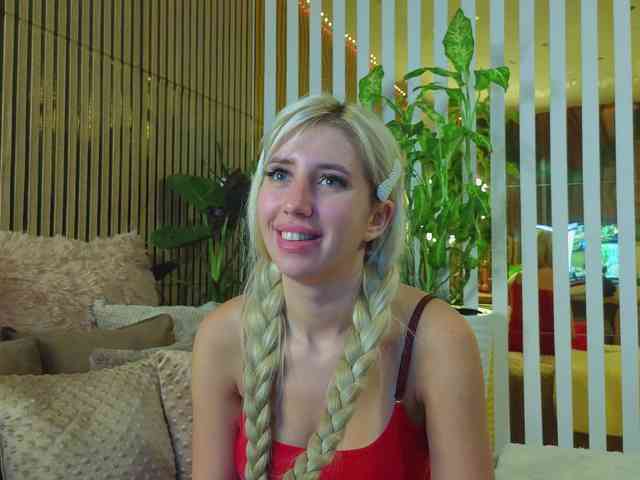 MiaLiaHot's sex show image