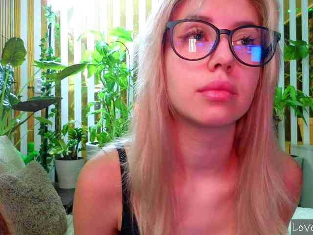 MiaLiaHot's sex show image