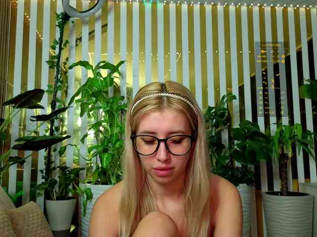 MiaLiaHot's sex show image