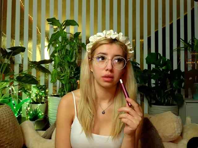 Sexshow-Bild von MiaLiaHot Sexshow-Bild von MiaLiaHot