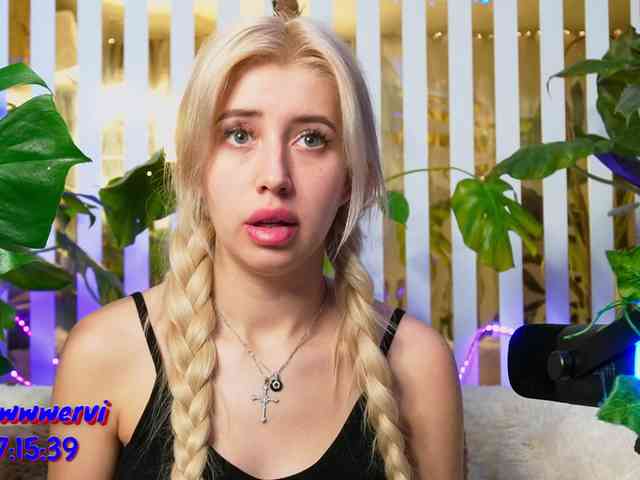 MiaLiaHot's sex show image