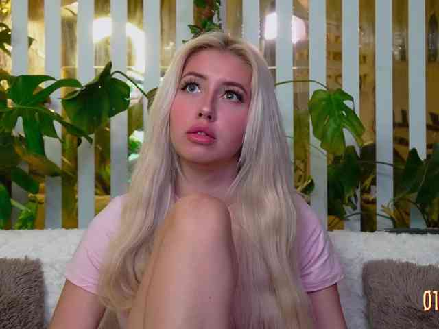 MiaLiaHot's sex show image