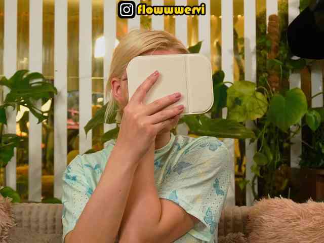 MiaLiaHot's sex show image