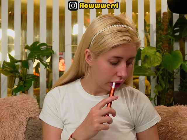 MiaLiaHot's sex show image