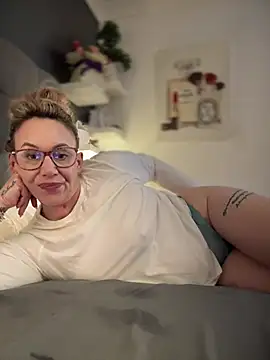 blondebitch2's sex show image