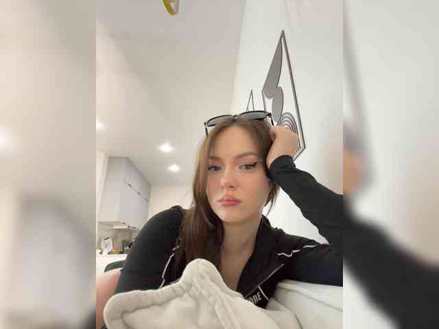 OlivkaVif's sex show image