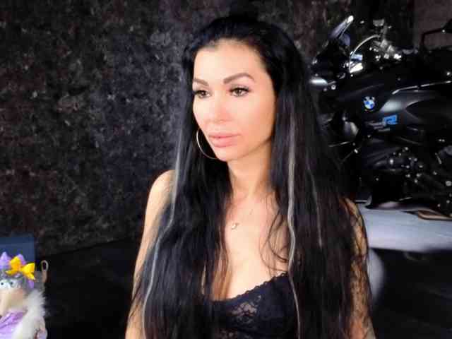 Изображение секс-шоу модели -BABAYAGA- Изображение секс-шоу модели -BABAYAGA-