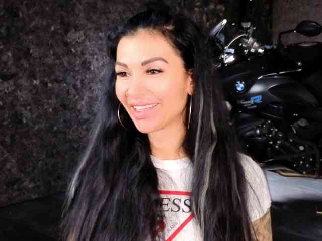 Изображение секс-шоу модели -BABAYAGA- Изображение секс-шоу модели -BABAYAGA-