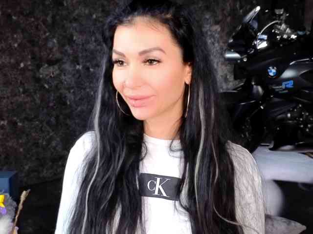 Изображение секс-шоу модели -BABAYAGA- Изображение секс-шоу модели -BABAYAGA-