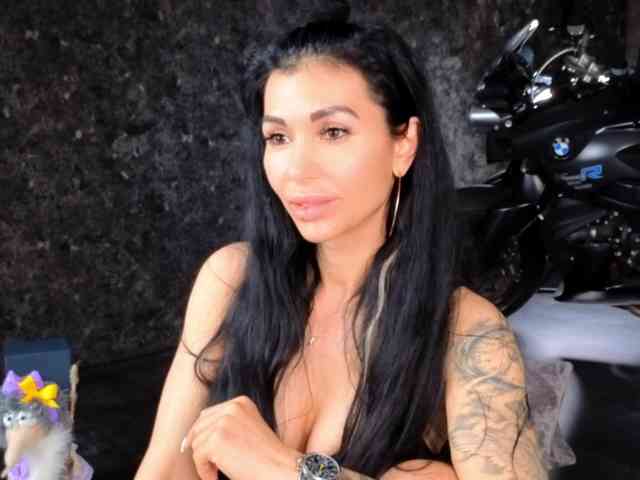 Изображение секс-шоу модели -BABAYAGA- Изображение секс-шоу модели -BABAYAGA-