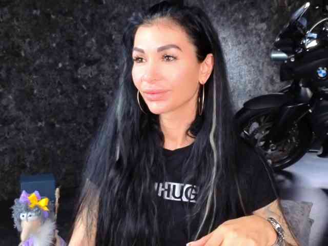 Изображение секс-шоу модели -BABAYAGA- Изображение секс-шоу модели -BABAYAGA-