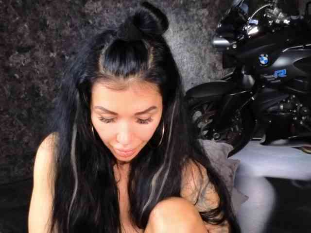 Изображение секс-шоу модели -BABAYAGA- Изображение секс-шоу модели -BABAYAGA-