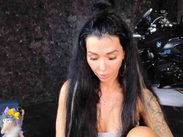 Изображение секс-шоу модели -BABAYAGA- Изображение секс-шоу модели -BABAYAGA-