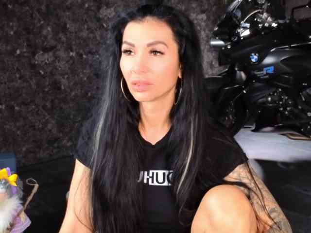 Изображение секс-шоу модели -BABAYAGA- Изображение секс-шоу модели -BABAYAGA-