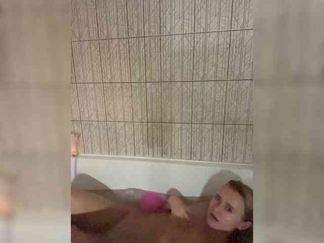 Изображение секс-шоу модели Kriszayka Изображение секс-шоу модели Kriszayka