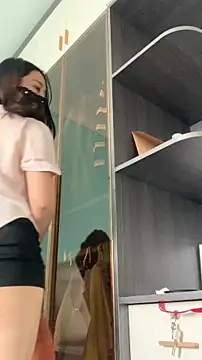 zhizhinaigai's sex show image