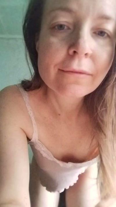 MissDisare's sex show image