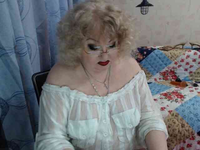 livingnextdoor's sex show image