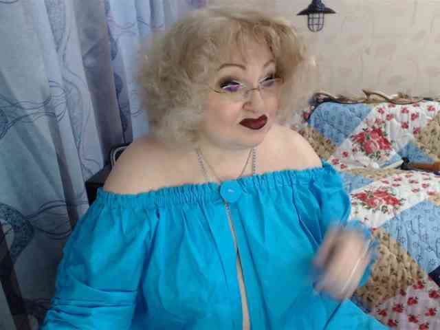 livingnextdoor's sex show image