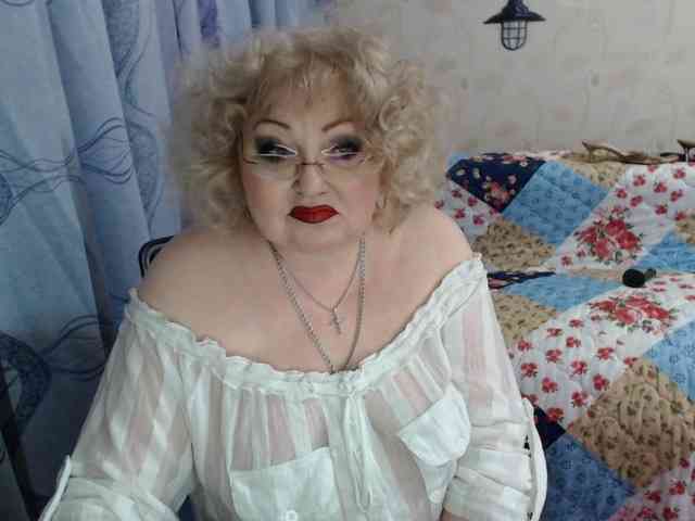 livingnextdoor's sex show image