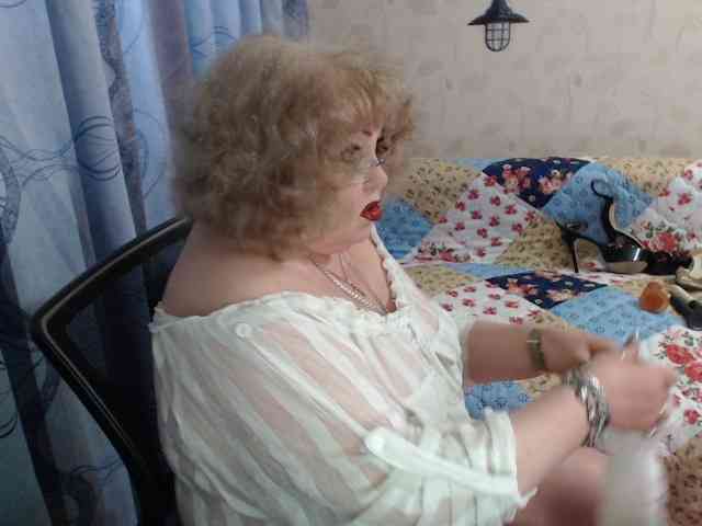 livingnextdoor's sex show image