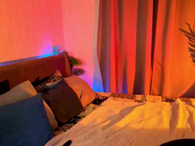 Ricki-Bloom's sex show image