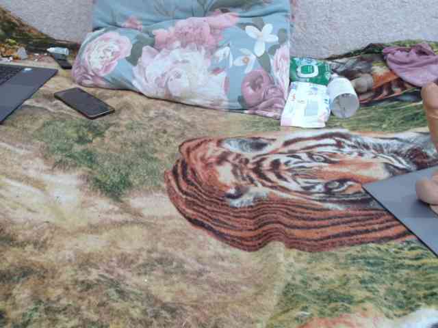 MILAax's sex show image