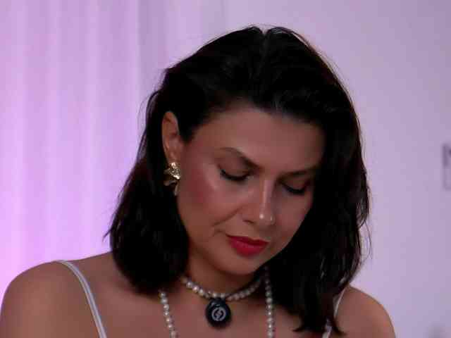 Изображение секс-шоу модели AnaisLeblanc