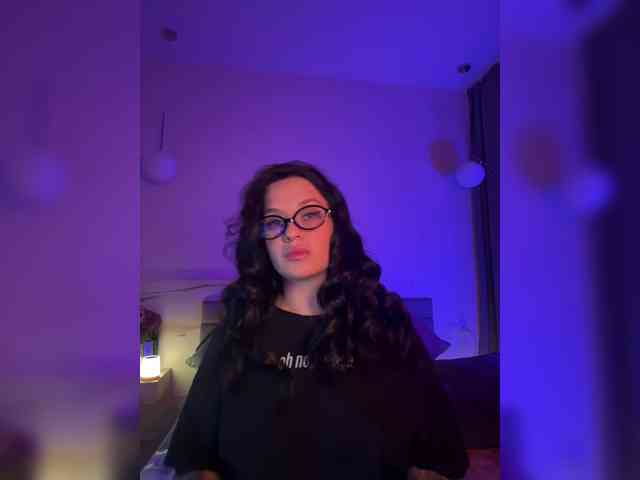 WhoreMira's sex show image