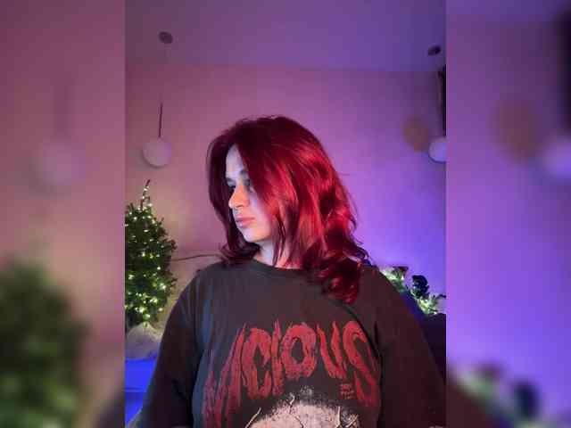 WhoreMira's sex show image