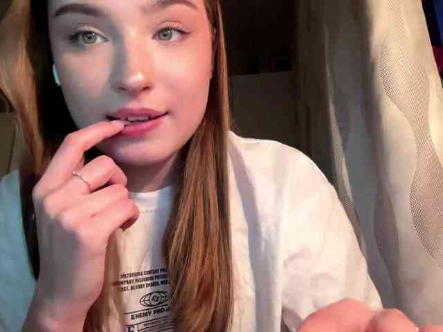 ChristiaPettet's sex show image