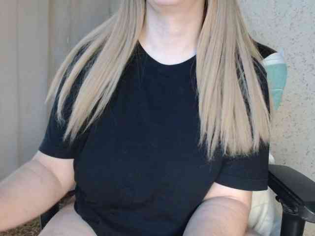 MiaLaFoxis's sex show image