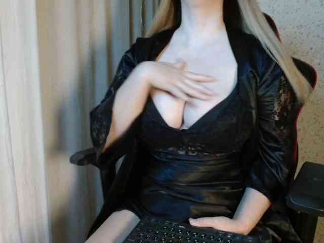 MiaLaFoxis's sex show image