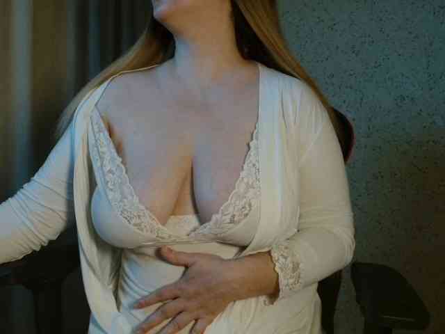 Изображение секс-шоу модели MiaLaFoxis